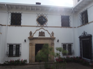 L'entrée de la résidence de l'ambassadeur